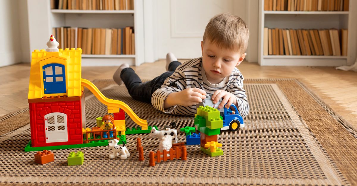 Play therapy session illustrating the CBPT methodology